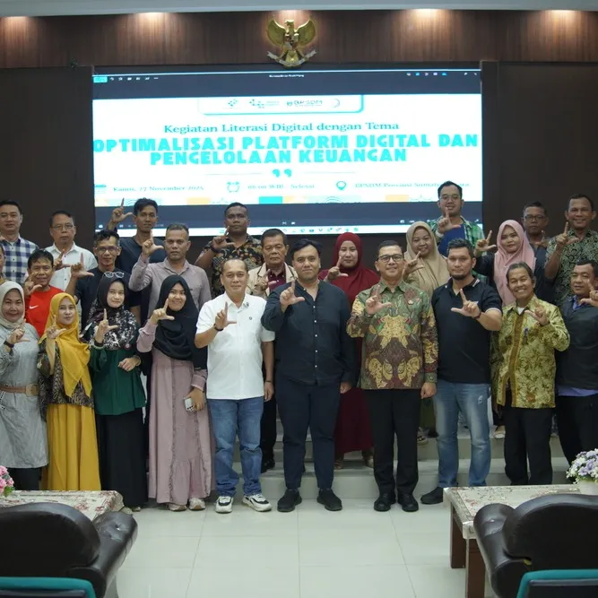 Foto bersama di pembukaan Kegiatan Literasi Digital Optimasi