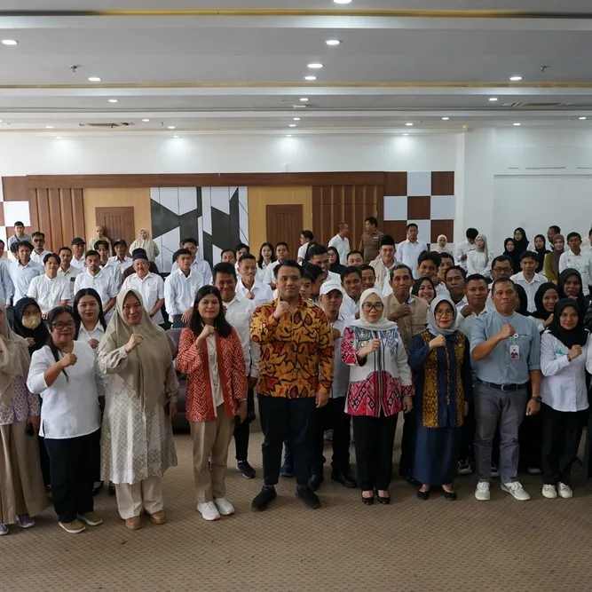  Foto bersama Pemerintah Kabupaten Mamuju dan pengurus Koperasi Desa Merah Putih